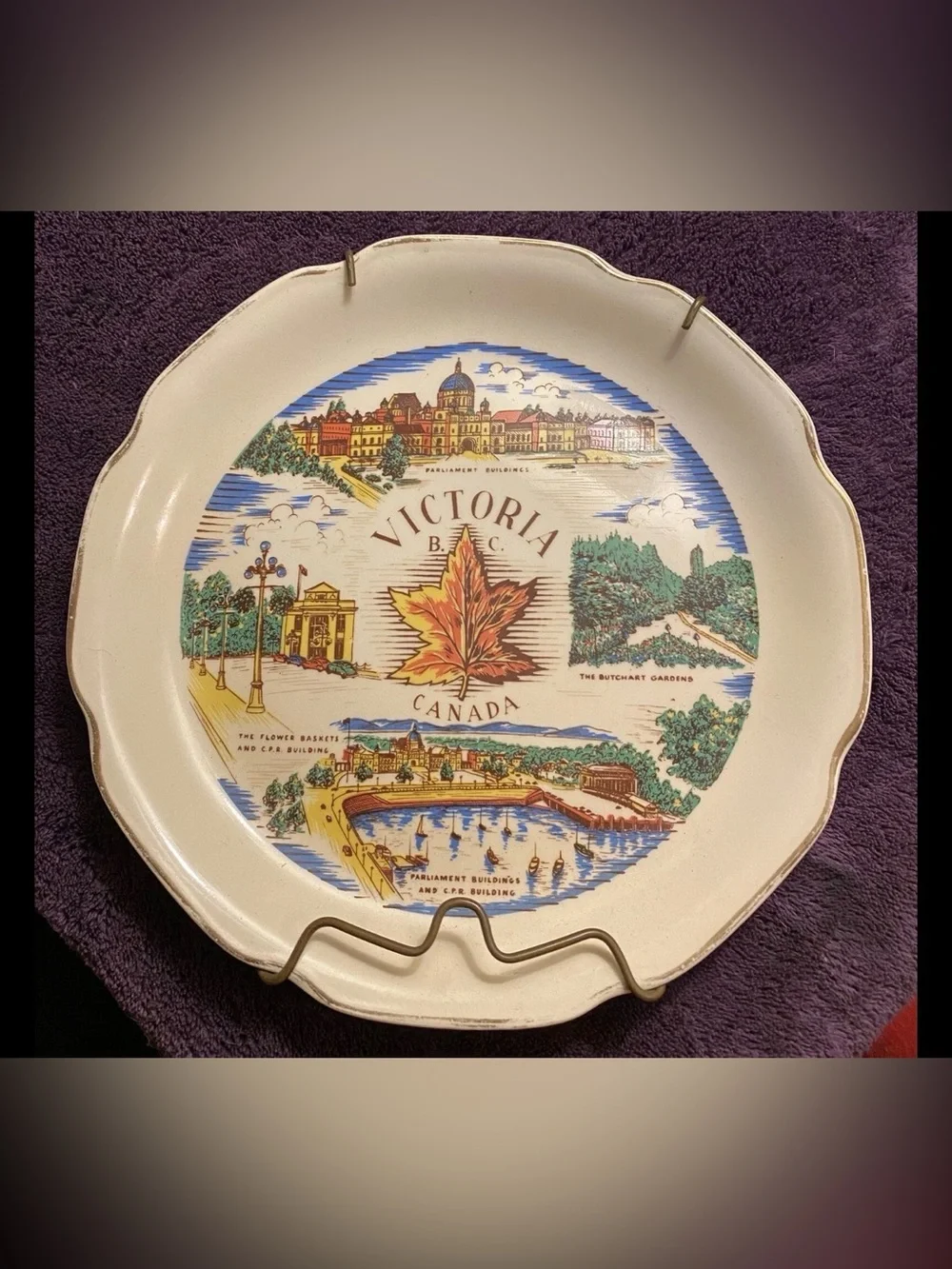 Vintage Victoria BC Canada Souvenir Plate 22K Gold Rim Collectible 7”